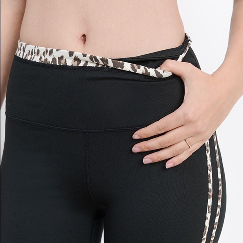 π₯ NWT Curvy Jaguar Print Highwaist Legging - Picture 3 of 7